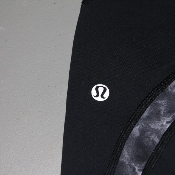 Black Lululemon Running Capris Size 2 - Picture 5 of 10